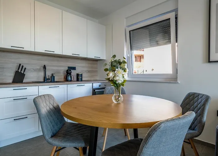 Apartment House Vista *